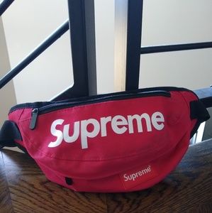 SUPREME fanny pack